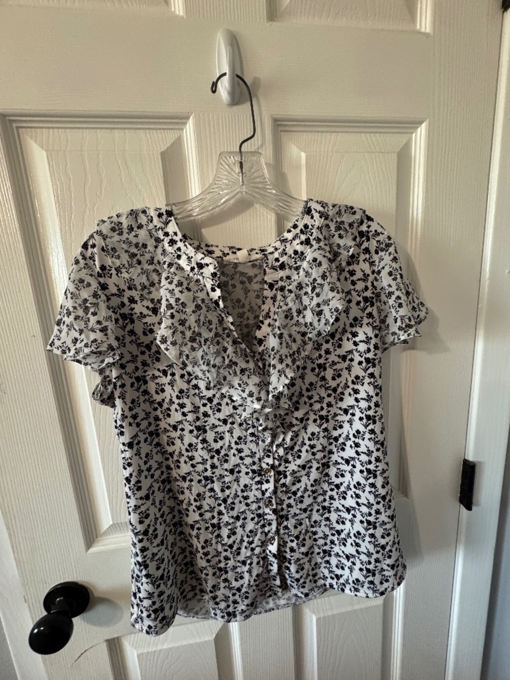 Perception concept brand black-and-white floral short sleeve blouse